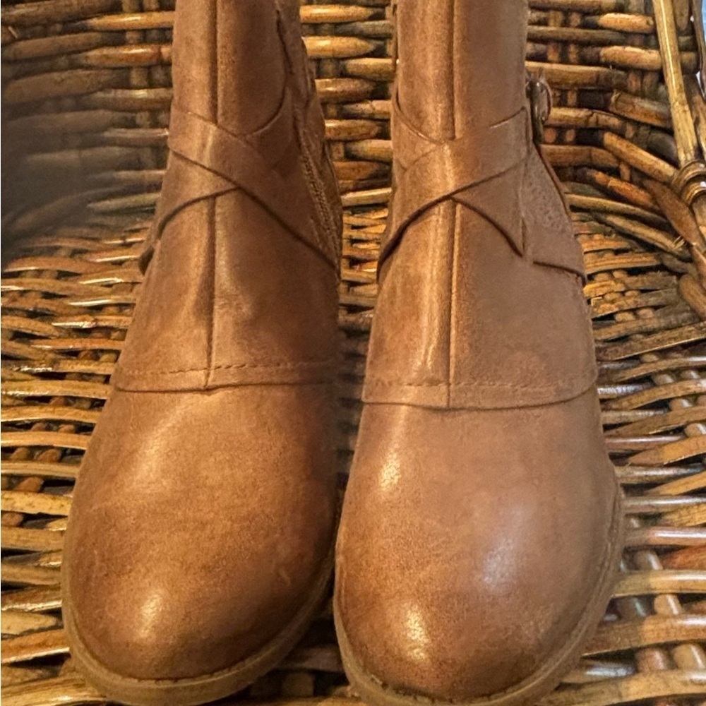 BareTraps  Launa Bootie Tan Ankle Boots with Strap Detail, Zip Up size 10.5 - Picture 11 of 11